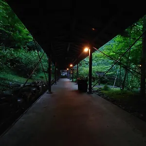 Japanskt värdshus (ryokan) Hoeiso ****